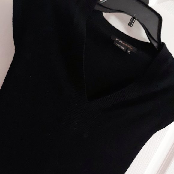 Dainty Knit V-Neck w/ Short Sleeves - Picture 2 of 2